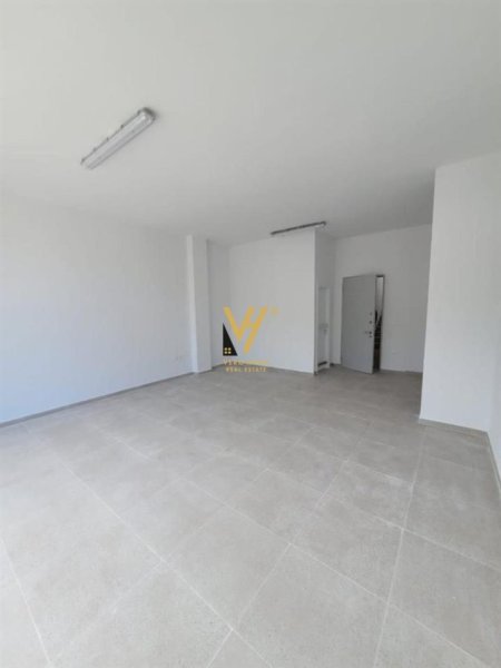 Tirane, shitet dyqan Kati 1, 55 m² 76.900 € (MISTO MAME)