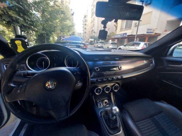 Durres, shitet makine Alfa Romeo Giulietta Viti 2011, 5.800 Euro