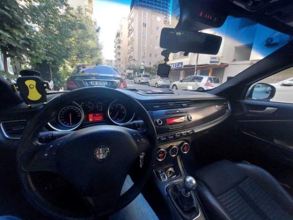 Durres, shitet makine Alfa Romeo Giulietta Viti 2011, 5.800 Euro