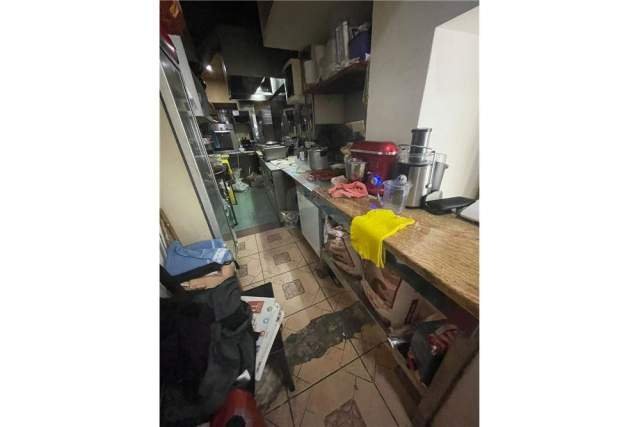 Tirane, shes lokal Kati 0, 70 m² 290.000 Euro (Ish ekspozita)
