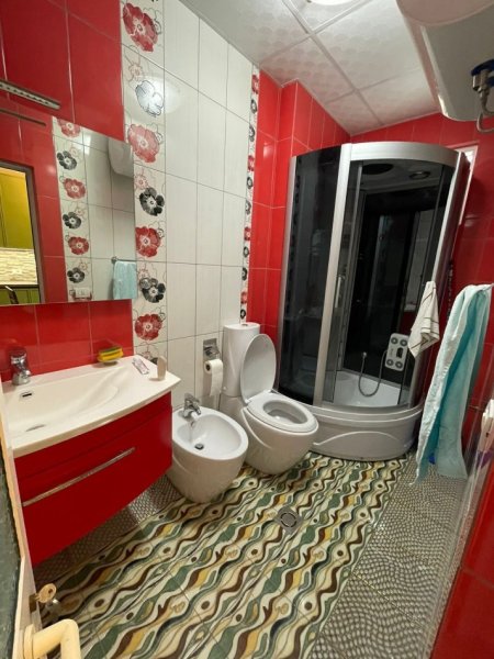 Tirane, jepet me qera apartament 2+1+Ballkon Kati 3, 91 m² 800 € (IBRAHIM RUGOVA BLLOK TIRANE)