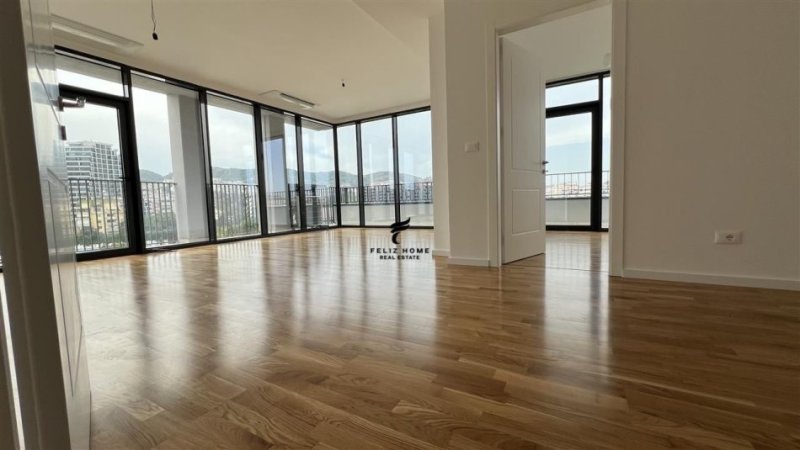 Tirane, jepet me qera zyre Kati 3, 125 m² 1.550 € (LIQENI ARTIFICIAL)