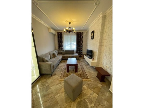 Tirane, jepet me qera apartament 2+1+Ballkon Kati 3, 91 m² 1.000 € (Blloku)