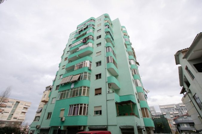 Tirane, shitet ambjent biznesi Kati 0, 71 m² 220.000 € (komuna e parisit, pallatet e arabit)