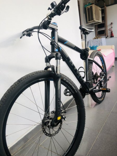 Tirane, shes biciklete per meshkuj Btwin gri e erret 280 €