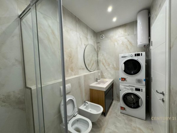 Tirane, jepet me qera apartament 2+1 Kati 5, 110 m² 750 € 