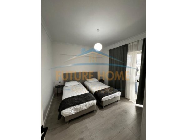 Tirane, jepet me qera apartament 2+1+Ballkon Kati 9, 90 m² 900 € (Komuna e Parisit)