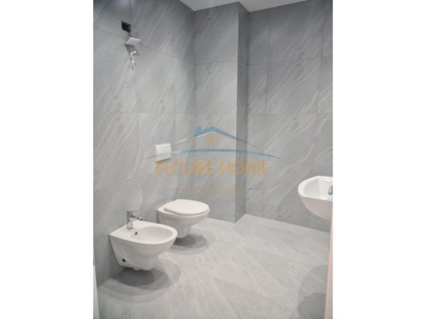 Tirane, jepet me qera apartament 2+1 Kati 9, 124 m² 1.300 € (Lake View , Liqeni I Thate)