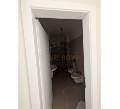 Tirane, jepet me qera apartament 1+1 Kati 8, 70 m² 350 € (Golden Park)