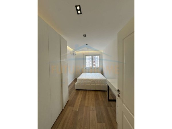 Tirane, jepet me qera apartament 3+1+Ballkon Kati 5, 120 m² 700 € (UNAZA E RE)