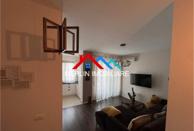 Tirane, jepet me qera apartament 2+1+Ballkon Kati 5, 100 m² 700 € (Rruga e Kroit,KOPSHTI ZOOLOGJIK.)