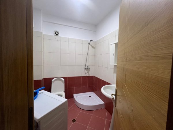 Tirane, jepet me qera 2+1 Kati 3, 110 m² 500 € (Unaza E Re)