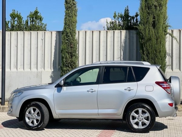 TOYOTA RAV4 - 2.2 NAFTE D4D 👉 2011 👈KAMBIO MANUALE 8.500 €
