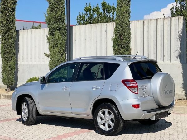TOYOTA RAV4 - 2.2 NAFTE D4D 👉 2011 👈KAMBIO MANUALE 8.500 €