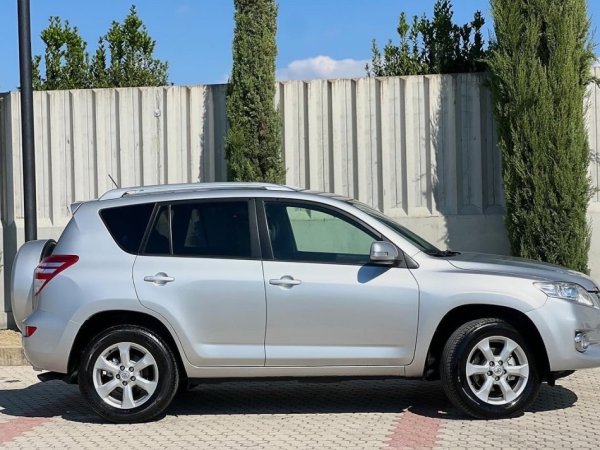 TOYOTA RAV4 - 2.2 NAFTE D4D 👉 2011 👈KAMBIO MANUALE 8.500 €
