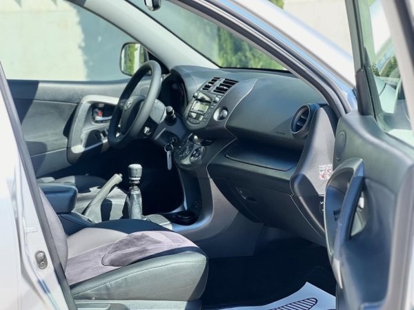 TOYOTA RAV4 - 2.2 NAFTE D4D 👉 2011 👈KAMBIO MANUALE 8.500 €