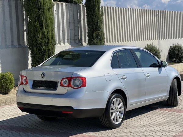 VW JETTA 1.9 NAFTE 👉 2009 👈 KAMBIO AUTOMATIKE 6.200 €