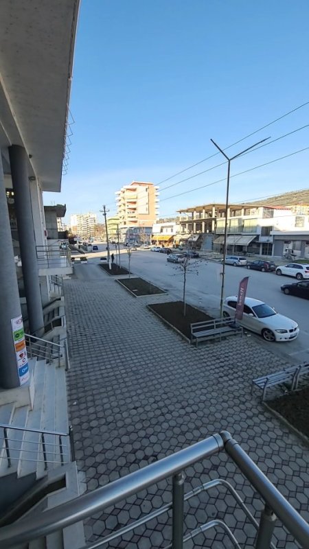 Lushnje, shes dyqan Kati 1, 350 m² (Shetitorja Stadiumit)