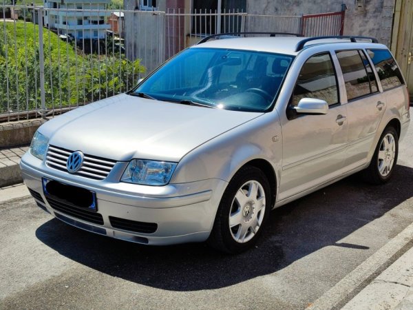 Tirane, shes makine Vw Bora Benzin+Gaz, gri metalizato manuale Kondicioner 200.000 km 3.000 €