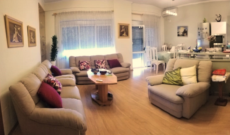 Tirane, jepet me qera apartament 2+1+Ballkon Kati 7, 100 m² 750 € (Pazari i Ri)