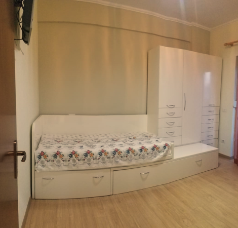 Tirane, jepet me qera apartament 2+1+Ballkon Kati 7, 100 m² 750 € (Pazari i Ri)