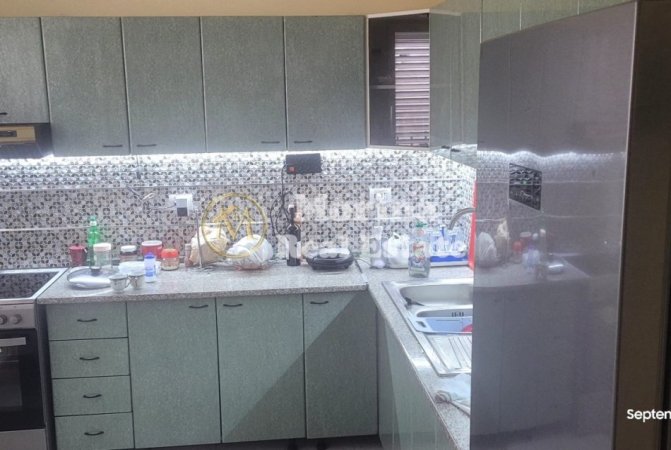 Tirane, jepet me qera Vile 4+1 Kati 1, 180 m² 700 € (Kodra e Priftit/Venu Club)
