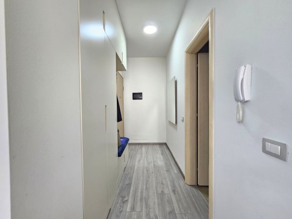 Jepet me Qera: 2+1+2wc * ( Liq. i Thate - Rr. Peti ) 100% i Ri & i Investuar: Mobilim Cilesore, Parket ++ 1 GARAZH ( me cmim Extra ) ** 700€/muaj **