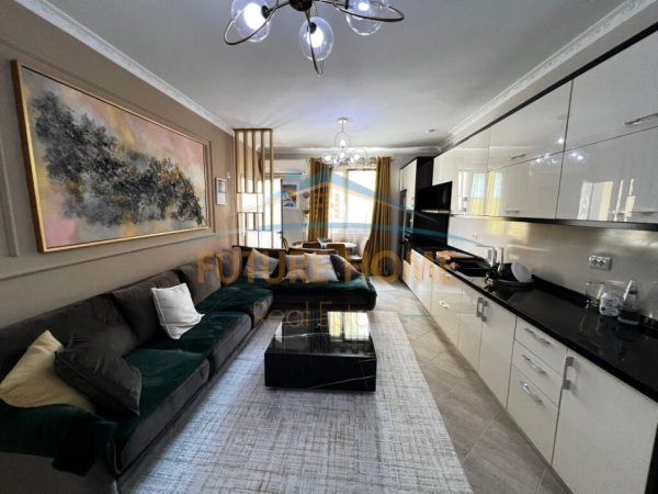 Tirane, jepet me qera apartament 2+1+Ballkon Kati 4, 88 m² 700 € (Kodra e Diellit)