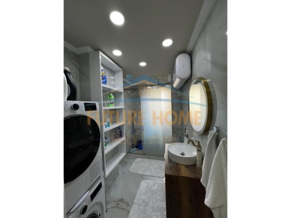 Tirane, jepet me qera apartament 2+1+Ballkon Kati 4, 88 m² 700 € (Kodra e Diellit)