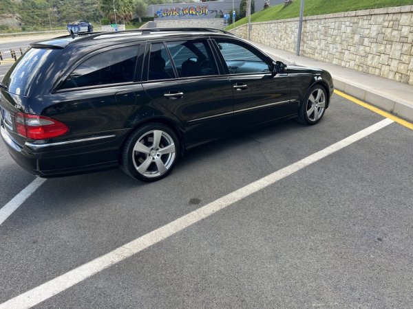 Tirane, shes makine MERCEDES BENZ EVO E220 AVANTGARDE Nafte, e zeze automatik Klima 265.000 km 6.200 €