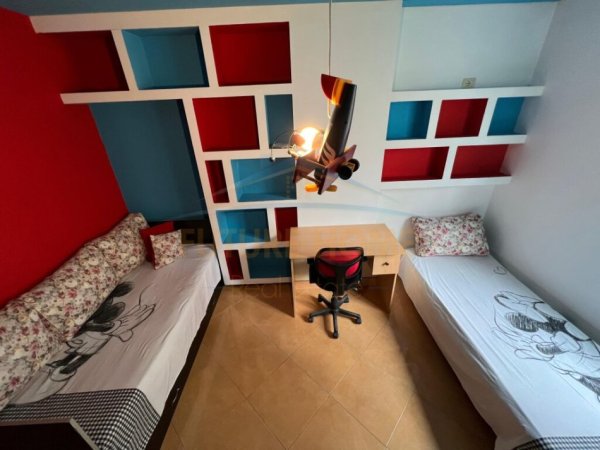 Tirane, jepet me qera apartament 2+1 Kati 5, 93 m² 470 € (UNAZA E RE)
