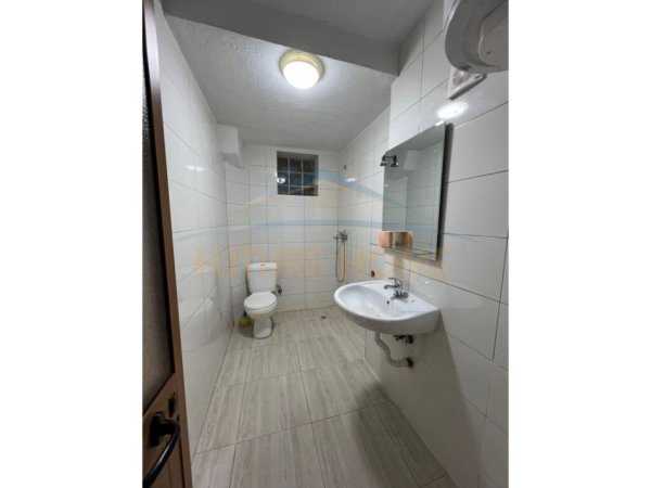 Tirane, jepet me qera 2+1+Ballkon Kati 3, 96 m² 700 € (Depo , Sheshi Willson)