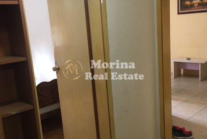 Tirane, jepet me qera apartament 3+1 Kati 2, 100 m² 650 € (Rruga Bardhok Biba/Qender)