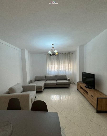 Tirane, jepet me qera apartament 1+1 Kati 5, 70 m² 500 € (rruga e elbasanit)