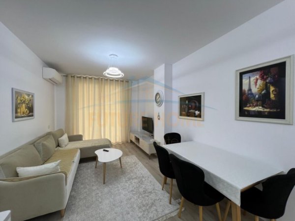 Tirane, jepet me qera apartament 2+1 Kati 7, 118 m² 650 € (unaza e re)