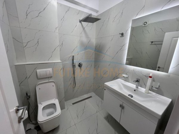 Tirane, jepet me qera apartament 2+1 Kati 7, 118 m² 650 € (unaza e re)