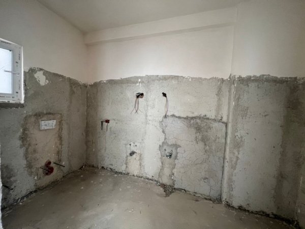 Tirane, shitet apartament 1+1+Ballkon Kati 3, 79 m² 103.000 € (Rruga Siri Kodra)