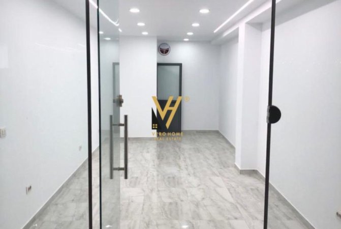 Tirane, shitet dyqan Kati 0, 26 m² 250.000 € (RRUGA BARDHYL)