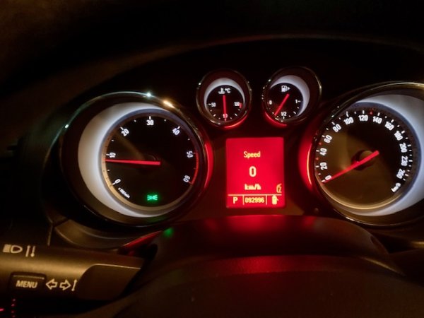 Tirane, shitet makine Shitet Opel Insignia 2.0 CDTI | Viti 2010 | Kambio Automatike Nafte, e zeze automatik Kondicioner 93.000 km 6.000 €