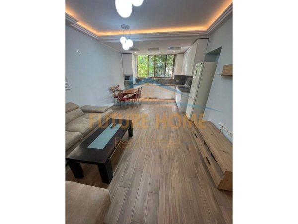Tirane, jepet me qera apartament 1+1 Kati 1, 90 m² 500 € (Rruga e Kavajes)