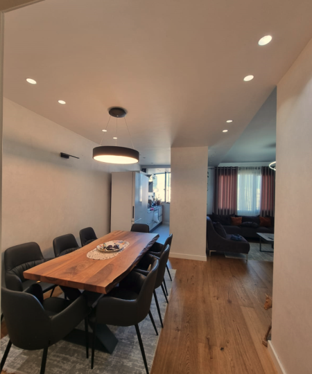 Tirane, jepet me qera apartament 2+1+Ballkon Kati 8, 120 m² 1.000 € (Stadiumi Dinamo)