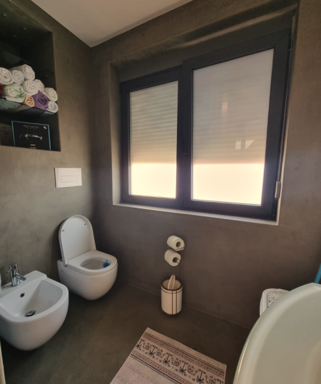 Tirane, jepet me qera apartament 2+1+Ballkon Kati 8, 120 m² 1.000 € (Stadiumi Dinamo)