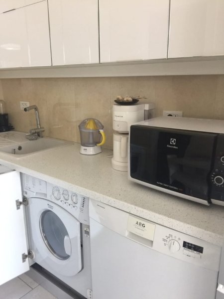 Tirane, jepet me qera apartament 1+1+Ballkon Kati 7, 68 m² 650 € (Rr. E Bogdaneve)