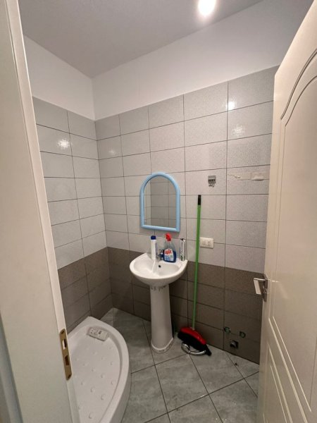 Tirane, shitet apartament 2+1+Ballkon Kati 1, 90 m² 150.000 € (Unaza e Re)