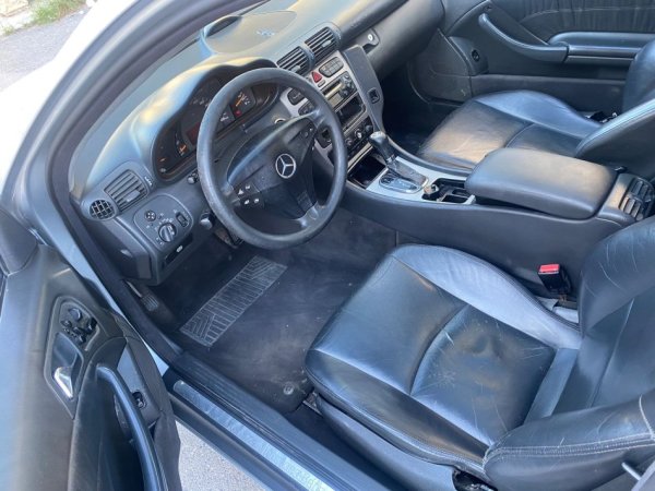 Durres, shes makine C220 coupe 2003 okazion Nafte, gri metalizato automatik 2.500 €