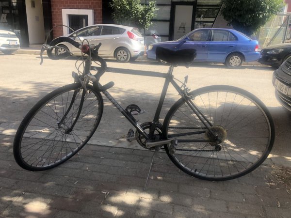 Tirane, shes biciklete 6’000 leke.