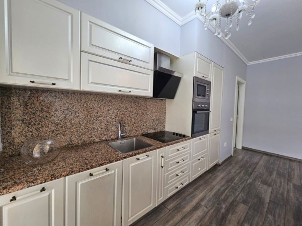 Tirane, jepet me qera apartament 3+1+Aneks+Ballkon Kati 7, 133 m² 1.000 € (Rruga e Kavajës - Kompleksi Deliorgji)