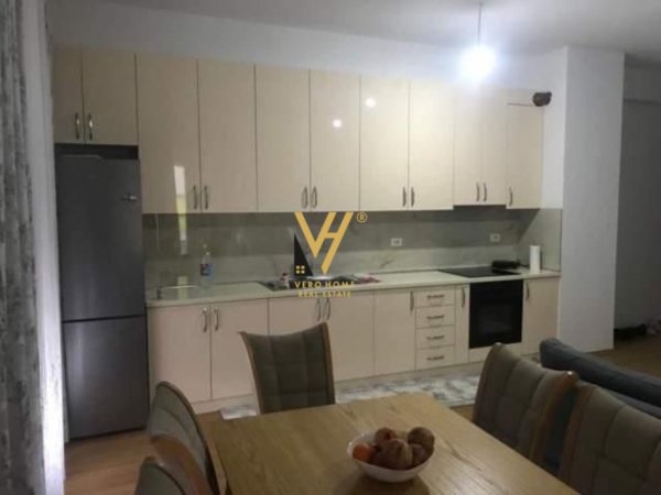Tirane, jepet me qera apartament 2+1+Ballkon Kati 3, 100 m² 500 € (ALI DEMI)