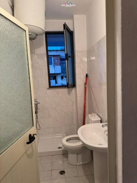 Tirane, jap me qera apartament 2+1 Kati 3, 95 m² 600 € (ish restorant durres)