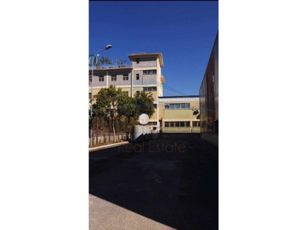 Tirane, shitet ambjent biznesi Kati 0, 4.700 m² 3.500.000 € (AUTOSTRADA TIRANE-DURRES)